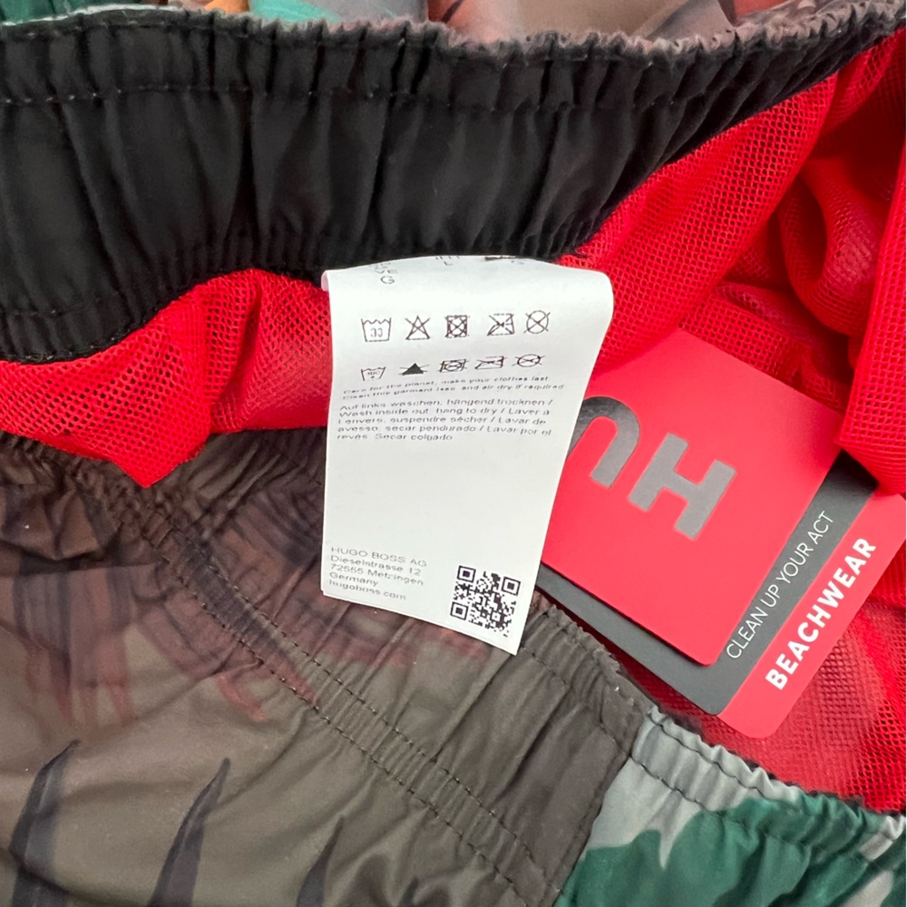** SOLD **HUGO Men's Size L Swim Shorts - Picture 9 of 9